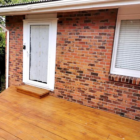 Separate Entry Guest Room With Private Bathroom In Forrest Hill Auckland Exterior photo