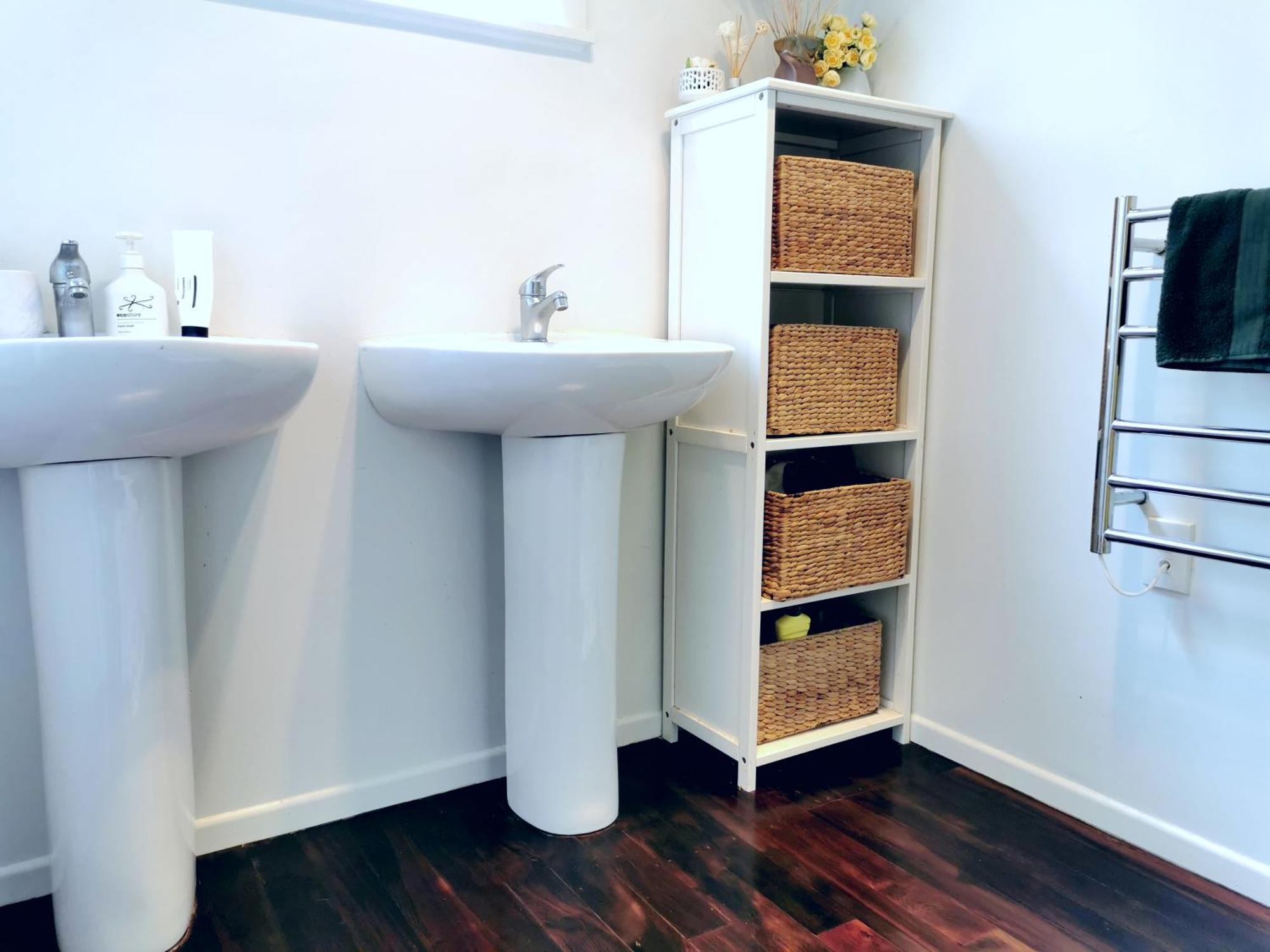 Separate Entry Guest Room With Private Bathroom In Forrest Hill Auckland Exterior photo